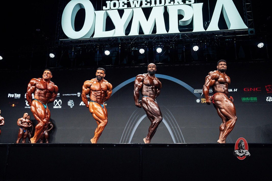 بررسی مستر المپیا 2025 در داروخانه آنلاین زجاج کلاب