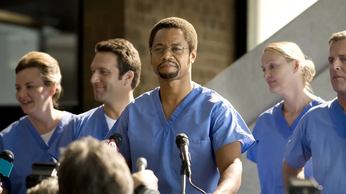 فیلم دستان هدیه بخش در داروخانه آنلاین زجاج کلاب